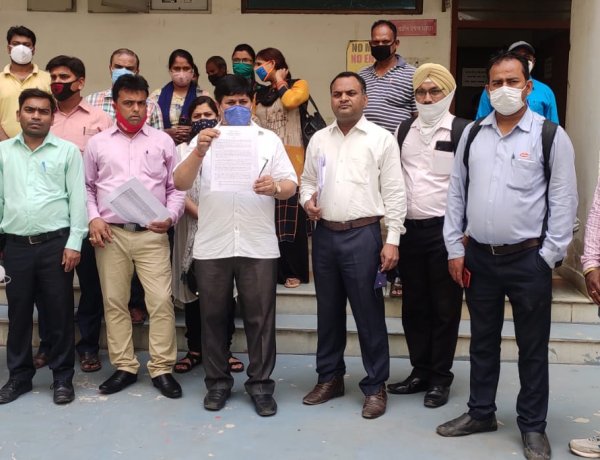 नियम विरुद्ध शुल्क वसूलने वाले निजी स्कूल प्रबंधन पर होगी कार्रवाई : उपायुक्त