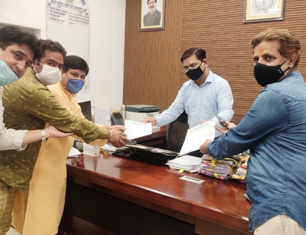 अभिभावक संघ का प्रतिनिधिमंडल मिला शिक्षा सचिव से, निजी स्कूलों के मनमानी से कराया अवगत