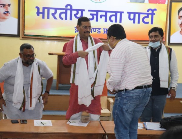 आर्थिक मामलों के विशेषज्ञ राष्ट्रहित में सहयोग करें : दीपक प्रकाश