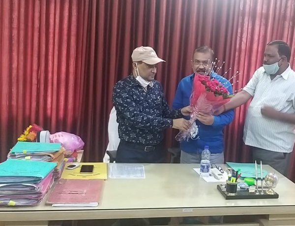 सादात अनवर ने लिया एडिशनल कलक्टर का प्रभार, कहा, प्रशासनिक कार्यों का त्वरित निष्पादन होगी प्राथमिकता