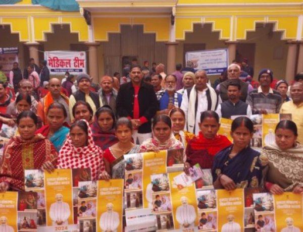 विकसित भारत संकल्प यात्रा का रथ दुर्गा स्थान पटवा टोली पहुंचने पर किया गया जोरदार स्वागत