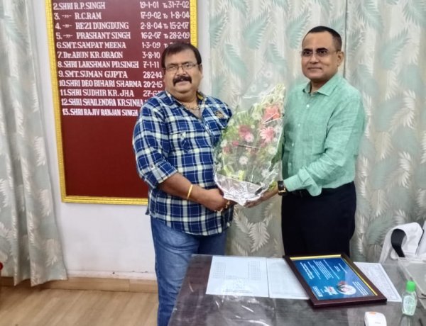 समाजसेवी राजेंद्र सिंह ने डीआईजी राजीव रंजन सिंह का किया अभिनंदन