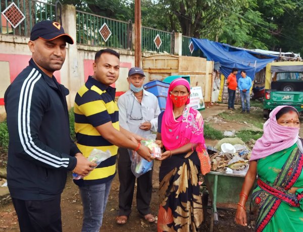 छात्र क्लब ने संरक्षक उदय प्रताप सिंह के जन्मोत्सव पर किया पौधारोपण