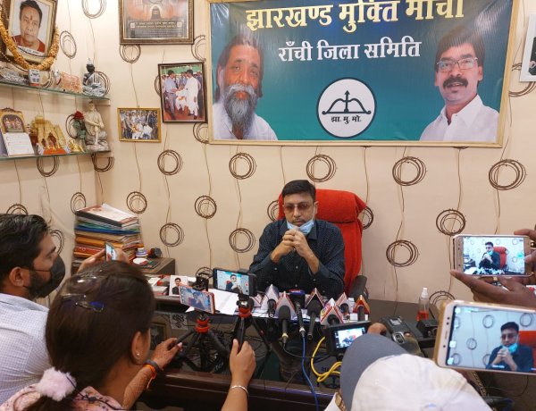 झामुमो द्वारा पन्द्रह हजार लोगों का कराया गया वैक्सीनेशन