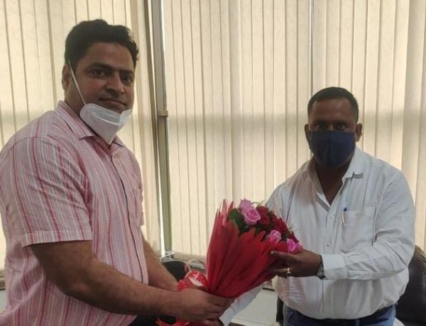 स्वास्थ्य मंत्री बन्ना गुप्ता से डॉ.शाहबाज आलम ने की शिष्टाचार भेंट