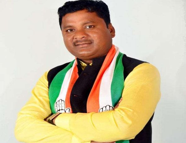 जनमत का चीरहरण लोकतांत्रिक व्यवस्था के लिए घातक , प्रजातंत्र बेड़ियों में है और देश की प्रजातांत्रिक व्यवस्था खतरे में -राजेश कच्छप ।