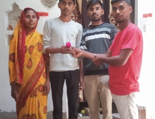 उदित कुमार ने मैट्रिक की परीक्षा में 463 नंबर लाकर स्कूल टॉप में प्रथम स्थान प्राप्त किया