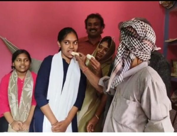 ऑटो ड्राइवर की पुत्री ने ज़िला टॉपर के साथ ही बिहार में 9वाँ रैंक पाया