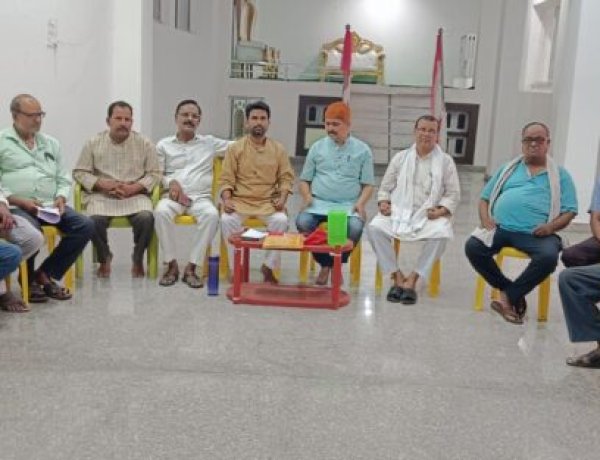 गया नगर निगम द्वारा होल्डिंग टैक्स में वृद्धि को लेकर निगम क्षेत्र मानपुर में किया गया बैठक