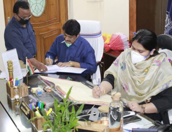 देवघर के 41 वें उपायुक्त के रूप में श्री कमलेश्वर प्रसाद सिंह ने निवर्तमान उपायुक्त श्रीमती नैंसी सहाय से पदभार ग्रहण किया।