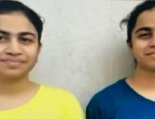 CBSE 12 वीं में दो बहनों ने सबको चौंका दिया।