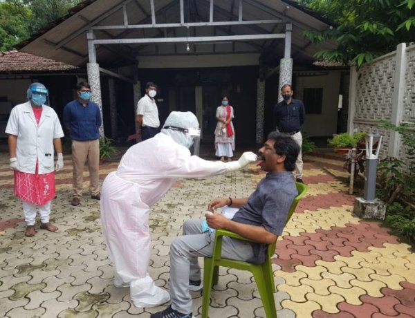 हेमंत सोरेन सहित उनके परिजनों व मुख्यमंत्री सचिवालय में कार्यरत कर्मियों का कोरोना जांच के लिए लिया गया सैंपल