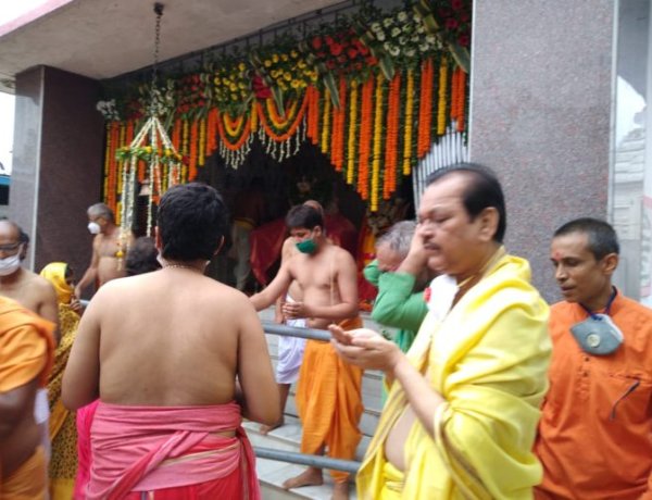 पूर्व केंद्रीय मंत्री सुबोधकांत सहाय ने जगन्नाथपुर मंदिर में की पूजा-अर्चना