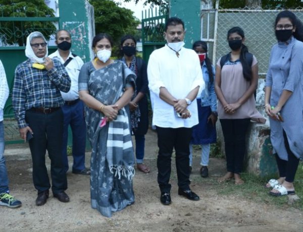 बिरसा कृषि विश्वविद्यालय के छात्रों की समस्यायों के समाधान के लिए प्रबंधन से मिले कांग्रेस विधायक और नेता