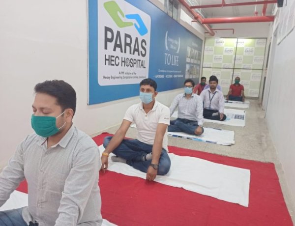 अंतरराष्ट्रीय योग दिवस के अवसर पर पारस एचईसी अस्पताल में योग का दिया गया प्रशिक्षण