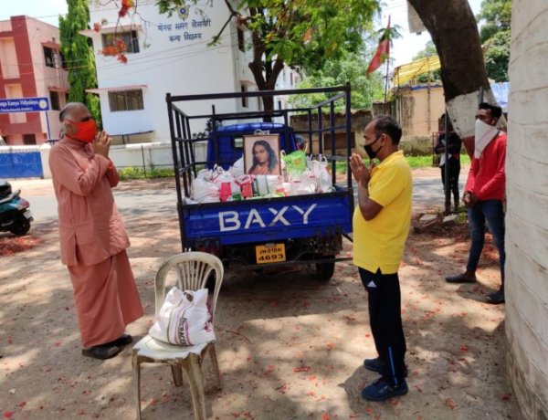 योगदा सत्संग ने छह हजार परिवारों को मदद कर पेश की मानवताकी मिसाल