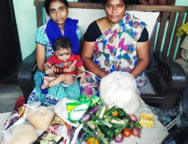 श्रीरामकृष्ण सेवा संघ ने गरीब परिवारों को बांटे खाद्य सामग्री