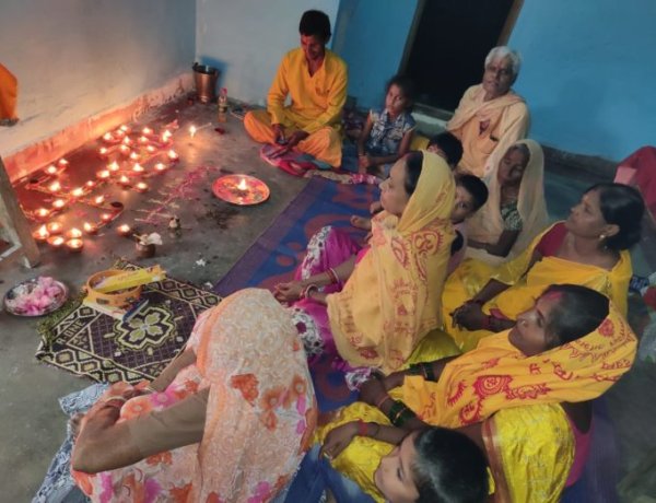 अखिल विश्व गायत्री परिवार का दीप दान व शान्ति पाठ आयोजित