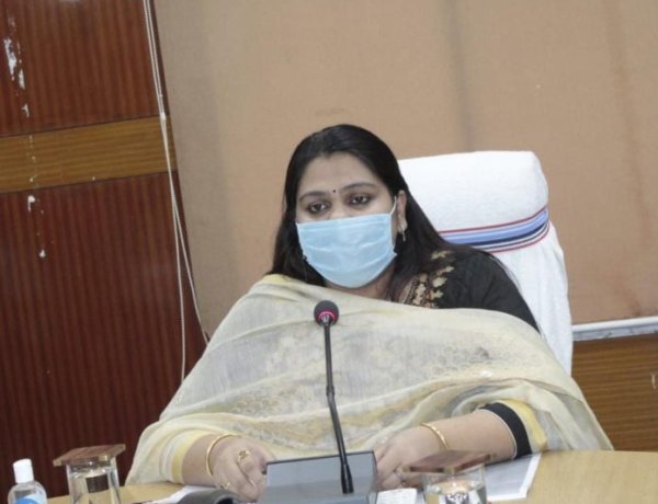 देवघर : मीडिया संस्थानों के प्रतिनिधियों को उपायुक्त एवं एसपी ने किया सम्मानित