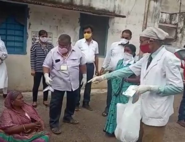 बख्तियारपुर : कुष्ठ रोगियों के बीच बांटी गई किट्स, मास्क एवं राहत सामग्री