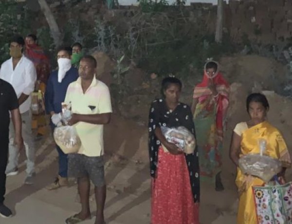 गरीबों को भोजन और खाद्यान्न उपलब्ध करा रहा प्रोफेशनल कांग्रेस