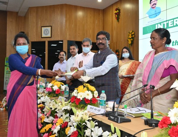 मुख्यमंत्री ने तेजस्विनी परियोजना अंतर्गत व्यावसायिक कौशल प्रशिक्षण केंद्र का ऑनलाइन उद्घाटन किया