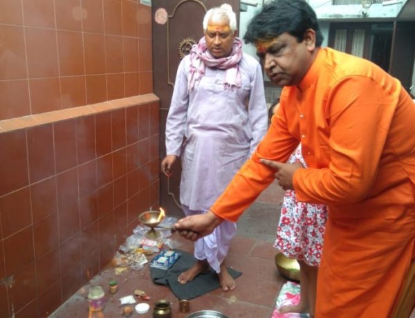 कोरोना से मुक्ति के लिए हो रहा नव ग्रह शांति मंत्र का निरंतर जाप और हवन