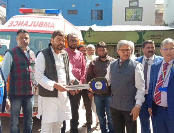 भारतीय जीवन बीमा निगम ने अंजुमन इस्लामिया  अस्पताल को सौंपा कार्डियक एंबुलेंस