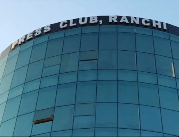 “महाराष्ट्र में 53 पत्रकार कोरोना पॉजिटिव” रांची प्रेस क्लब ने कार्य के दौरान पत्रकारों को सचेत रहने की अपील की