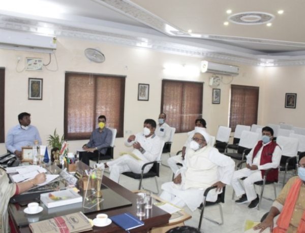 संक्रमण के रोकथाम, बचाव व जिला स्तर पर की गई तैयारियों की समीक्षा बैठक का आयोजन