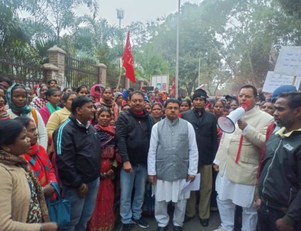 मजदूरों की पसीने की कमाई CCL प्रबंधन और ठेकेदार मिलकर लूट रहे हैं : महेंद्र पाठक