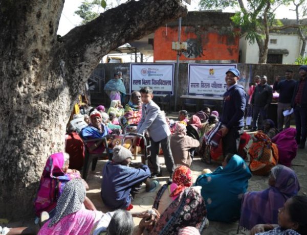 सरला बिरला विश्वविद्यालय ने जरूरतमंदों के बीच कंबल वितरण किया