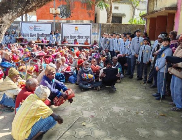 सरला बिरला पब्लिक स्कूल के बच्चों ने ठंड से बचने के लिए ज़रूरतमंदों को कंबल दिया