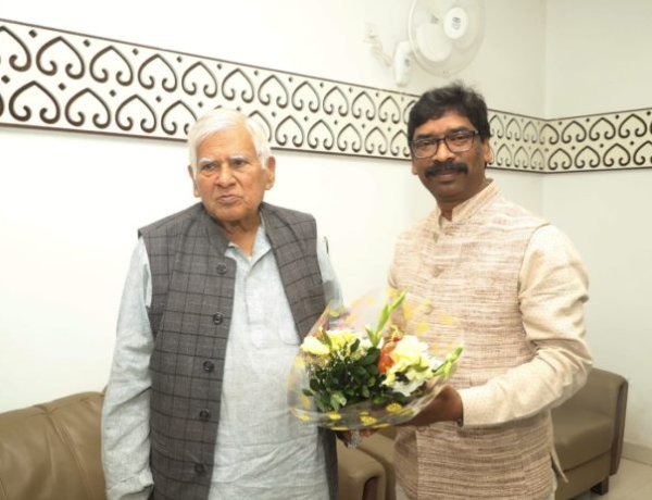 मुख्यमंत्री हेमंत सोरेन से मिले राष्ट्रीय मतदाता जागरण मंच के अध्यक्ष