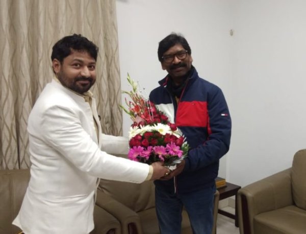 गाय के गोबर से पेंट बनाने वाली फैक्ट्री झारखंड मे लगेगी