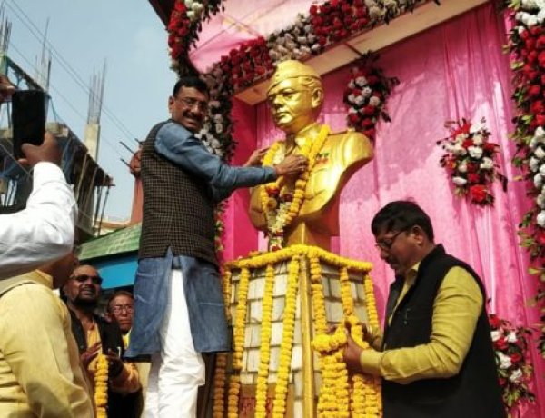 नेताजी की अदमकद प्रतिमा का निमार्ण होगा : संजय सेठ