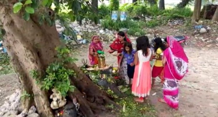 सावन की चौथी सोमवरी पर शिवभक्तों ने आस्था और श्रद्धा का किया जलाभिषेक ।