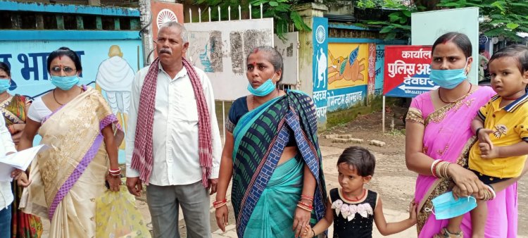 पति प्रताड़ना को लेकर पुलिस की पत्नी मिली एस पी से। लगाई न्याय की गुहार।