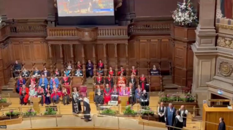 भाजपा सांसद निशिकांत दूबे के बेटे ने विदेश में ली स्नातक की उपाधि, लोगों ने उठाये सवाल