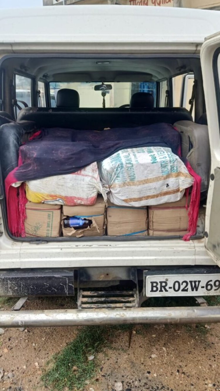 विदेशी शराब बरामद मौके से तस्कर गिरफ्तार, बुलेरो जब्त