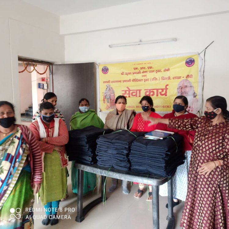 श्रीकृष्ण प्रणामी ट्रस्ट की महिला समिति के सदस्यों ने जरूरतमंदों के बीच बांटे कम्बल