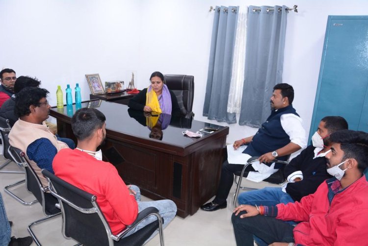 विधायक दीपिका पांडे सिंह ने प्रोफेशनल कांग्रेस और पार्टी कार्यकर्ताओं संघ की बैठक आम जनता की समस्याओं का समाधान करना प्राथमिकता : विधायक