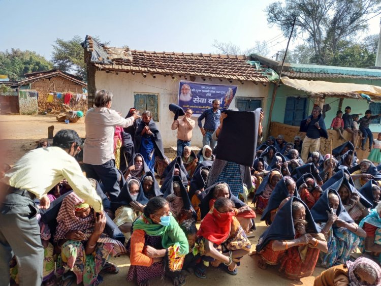 श्रीकृष्ण प्रणामी ट्रस्ट ने बड़गांई बस्ती में निर्धन, लाचार व दिव्यांगो के बीच बांटे कम्बल