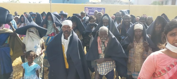 संत सदानंद जी महाराज के शिष्य कर रहे हैं निर्धन, लाचार एव दिव्यांगों की सेवा