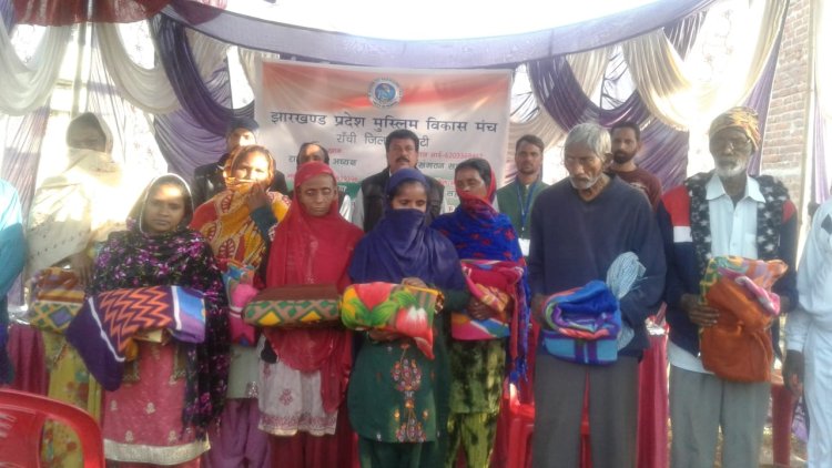मौलाना आजाद कॉलोनी में 200 जरूरतमंदों के बीच कंबल वितरण किया गया