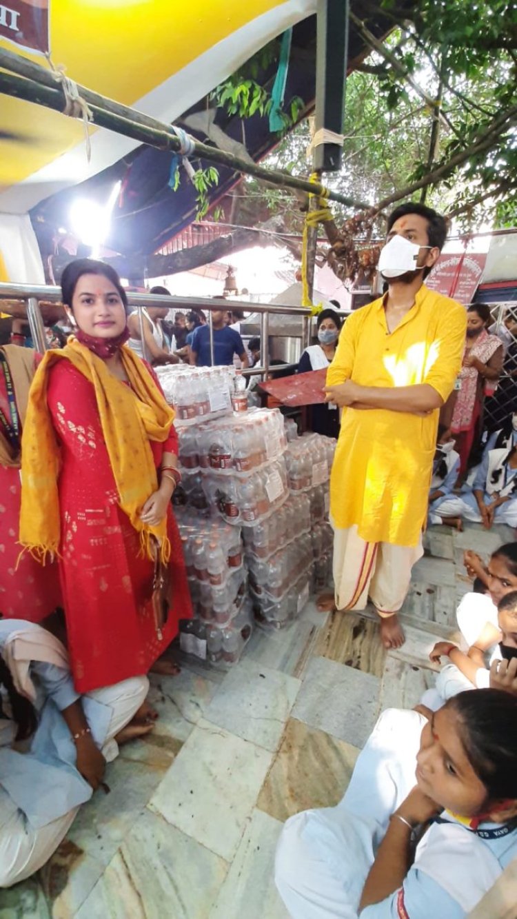 जी.डी. पब्लिक स्कूल के द्वारा माँ मंगला गौरी मंदिर में निःशुल्क मिनरल वाटर का वितरण किया गया