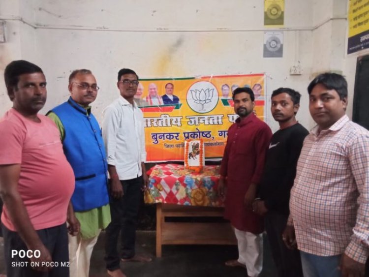 बुनकर समाज ने शहीद विरांगना झलकारी बाई 191वीं जयंती मनाया