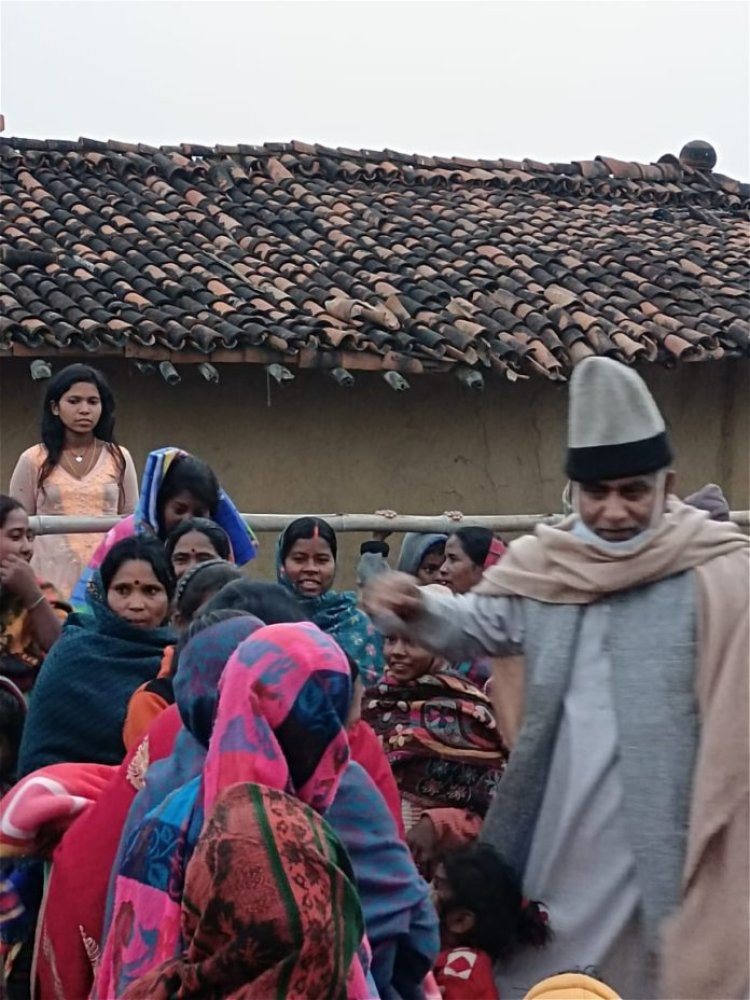 कड़ाके की ठंड से बचने के लिए जरूरतमंद लोगों के बीच कंबल व गर्म कपड़े का किया वितरण:-अनिल स्वामी