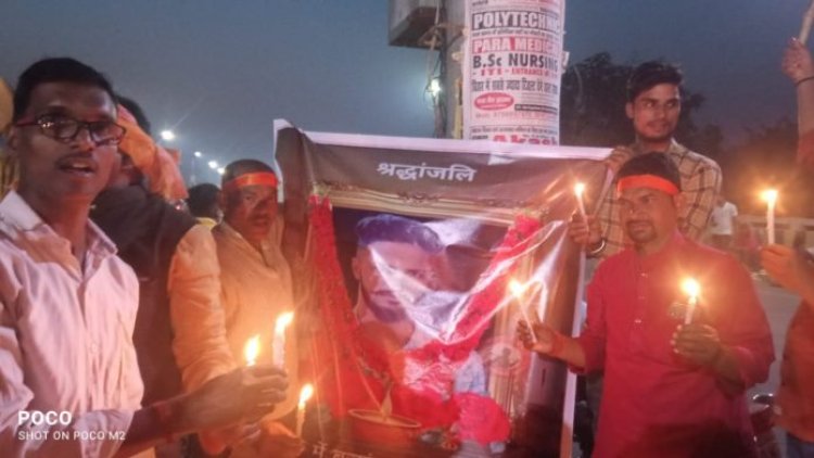 बजरंग दल के युवा कार्यकर्ता हर्षा के हत्या के विरोध में कैंडल मार्च निकाला गया