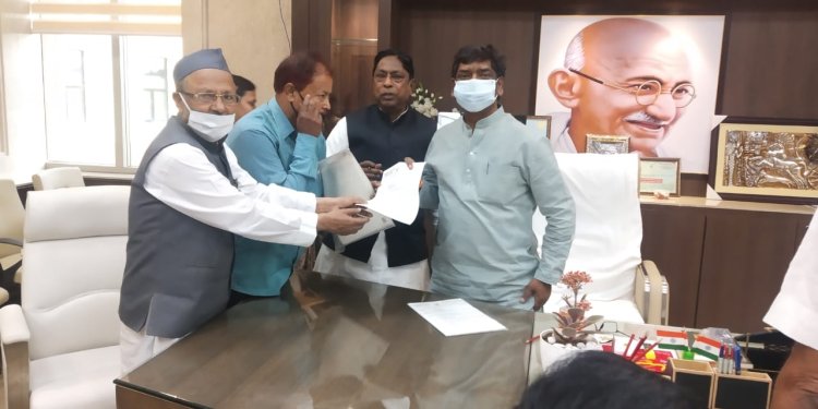 उर्दू शिक्षकों का प्रतिनिधिमंडल मिला मुख्यमंत्री से